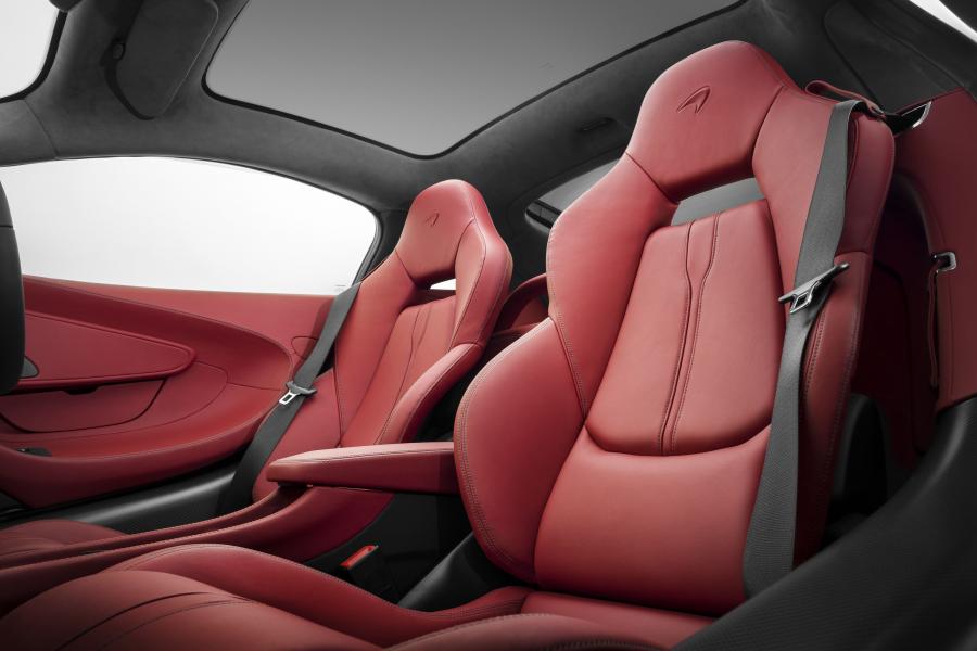 Интерьер McLaren 570GT 2016 года  (UK) (фото 6 из 125)